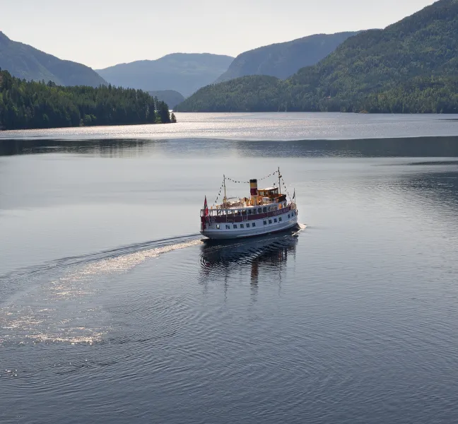 M/S Henrik Ibsen ved Spjotsodd